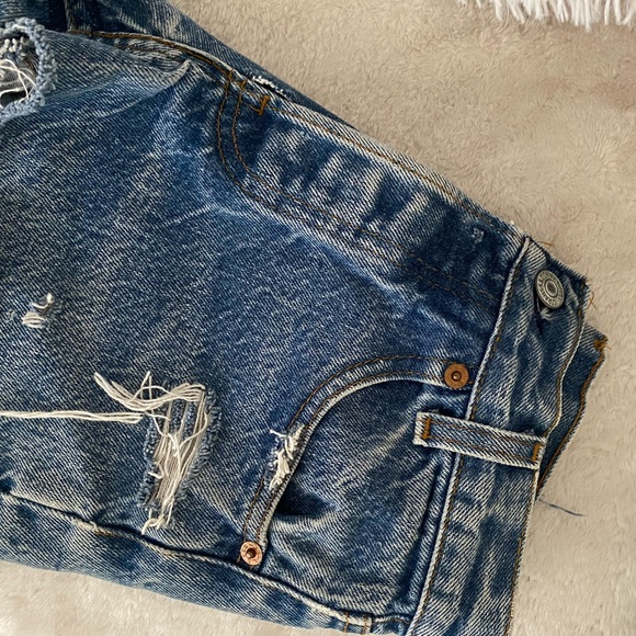LEVI’S Vintage Frayed Denim Shorts - Picture 3 of 5